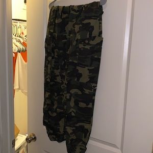 High waisted Camo Cargo Joggers